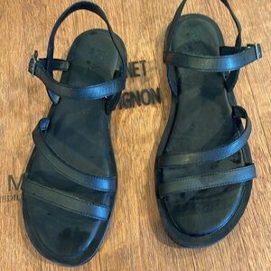 Tom’s Wear Good leather fisherman sandals. These look NWOB. Gunmetal buckle.